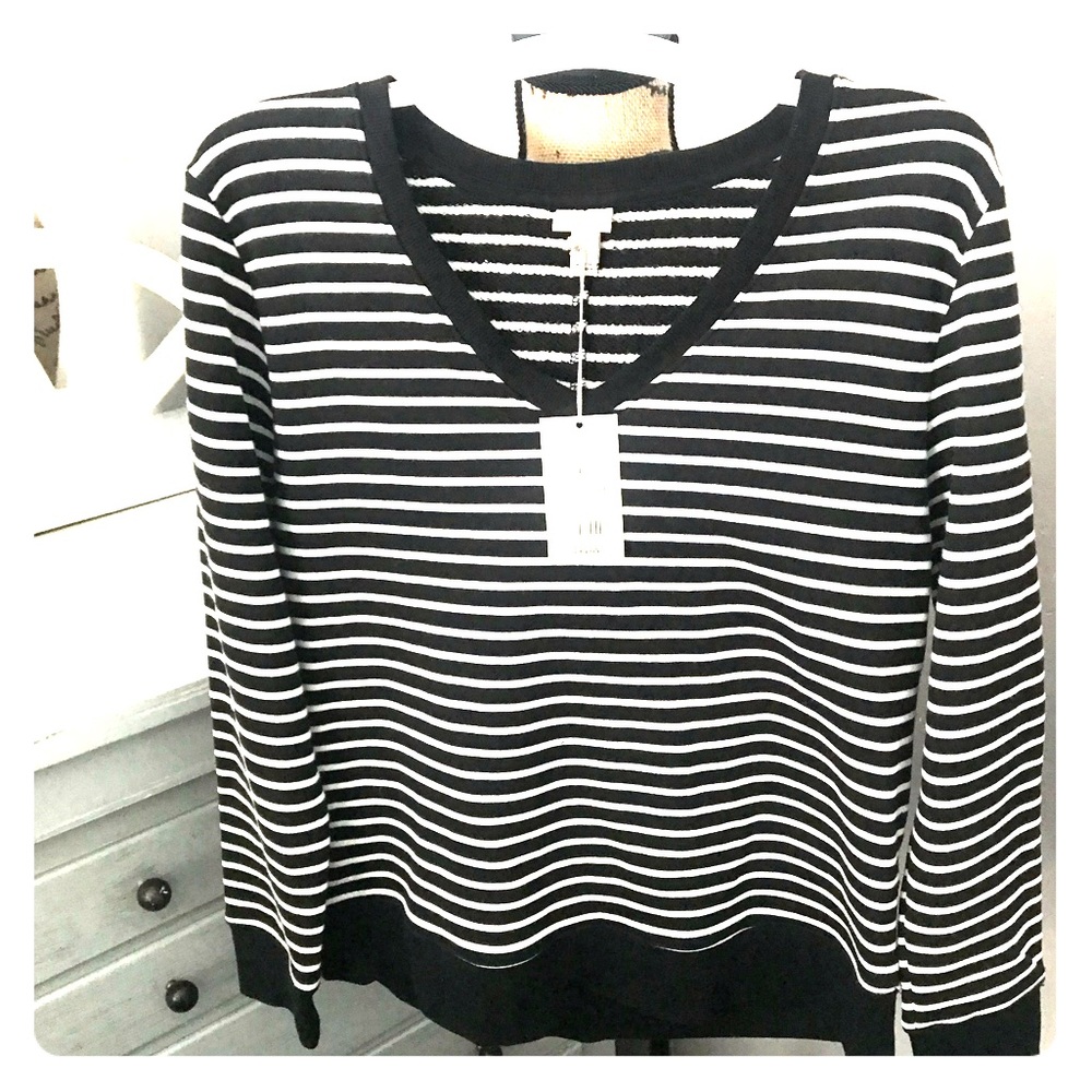 COPY - NWT. A New Day v-neck sweatshirt women’s l…